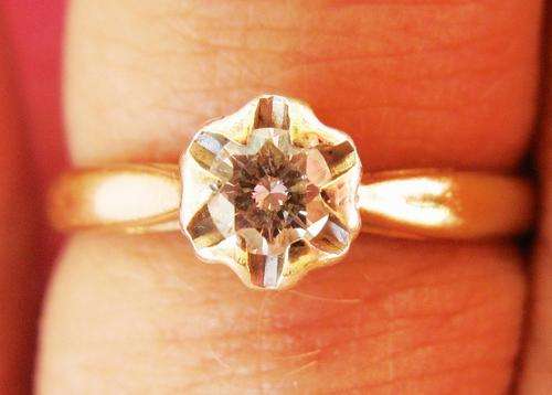 UK HALLMARKED 9CT YELLOW GOLD .13 CARAT DIAMOND SOLITAIRE RING SIZE M