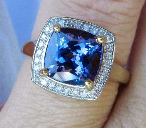 ***R39 600!!!*** A FINE 9CT YELLOW GOLD DARK 1.72ct TANZANITE & DIAMOND RING SIZE O