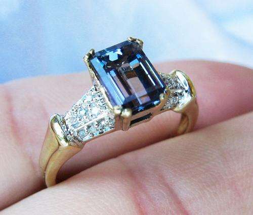 ***MONEY-BACK GUARANTEE***A FINE 9CT YELLOW GOLD DIAMOND & 1.65 CARAT TANZANITE LADIES RING SIZE N