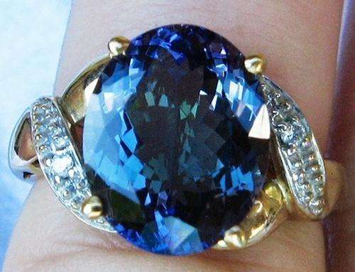 ***IGI CERTIFIED!!!*** A FINE 9CT YELLOW GOLD 3.75ct IF TANZANITE & DIAMOND RING