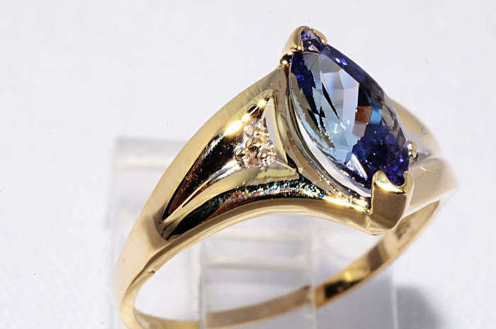 0.81CT SOLITAIRE MARQUISE CUT TANZANITE RING