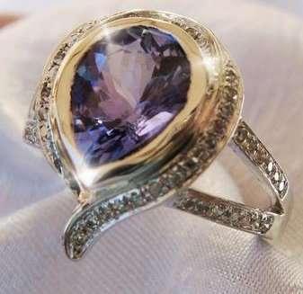 ***R36 410!!*** 14Kt White gold 2.58ct Diamond and Tanzanite Ring
