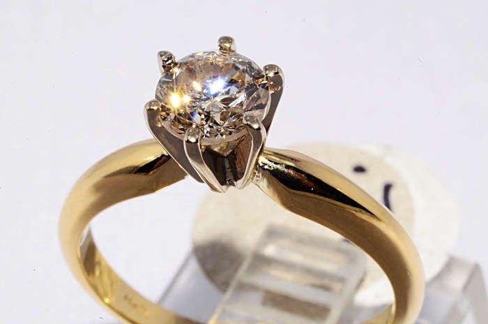 ***R52 684*** 0.72CT SOLITAIRE ROUND CUT NATURAL DIAMOND ENGAGEMENT RING