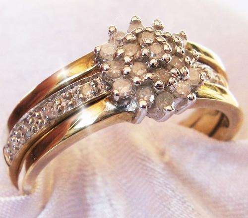 ***R18 560*** SUPERB 9CT GOLD .25 CARAT DIAMOND ENGAGEMENT / ETERNITY RING SIZE M
