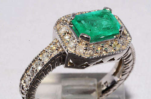 ***R36 450*** 1.38CT NATURAL EMERALD & DIAMOND RING SIZE 5.25 SPECTACULAR