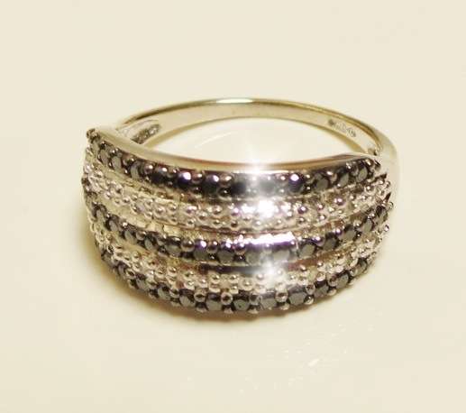 9CT GOLD .50ct DIAMOND RING SIZE 6