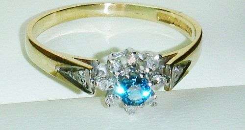 LOVELY 9CT GOLD BLUE TOPAZ & DIAMOND RING SIZE K