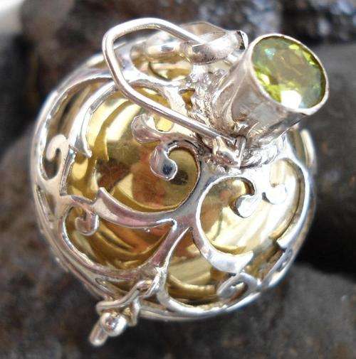 HUGE!! 925 SILVER-BALINESE HARMONY BALL PENDANT BIG SIZE W PERIDOT-28MM