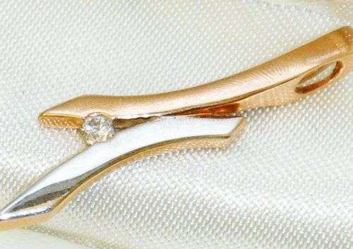***REAL DIAMOND!!!*** 9CT ROSE AND WHITE GOLD LADIES DIAMOND PENDANT