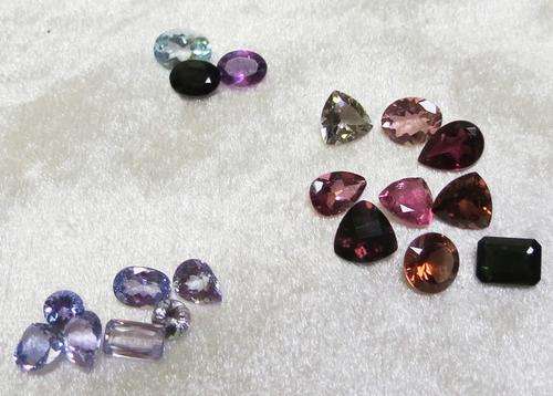 A WHOPPING 23.5CT MIXED GEMS (TANZANITE, TOURMALINE ETC) BUNDLE!!!