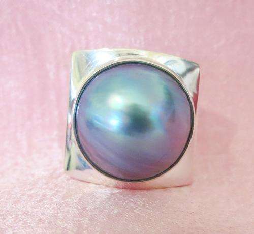 ***IN STOCK!!*** HEAVY  solid Silver Bulky Mabe Pearl ring