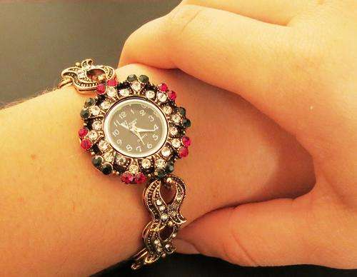***IN STOCK***GORGEOUS VICTORY CLOUD GOOD QUALITY QUARTZ WATCH