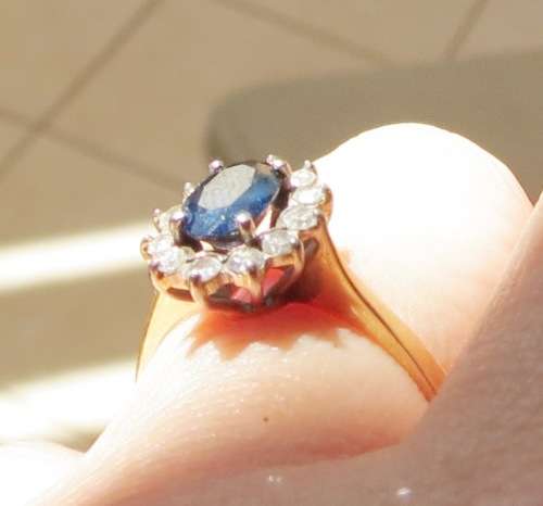 ***IN STOCK*** ANTIQUE 18CT GOLD  LOVELY SAPPHIRE AND DIAMOND LADY DI STYLE ENGAGEMENT OR DRESS RING