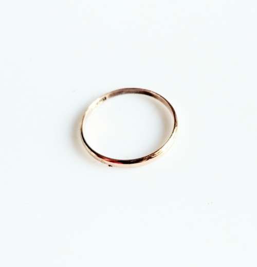 ***IN STOCK!!*** 9CT SOLID GOLD, 0.8 GRAM, 2MM WIDE WEDDING RING SIZE 8