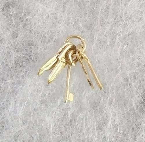 ***IN STOCK!!*** 9CT SOLID GOLD CHARM KEYS