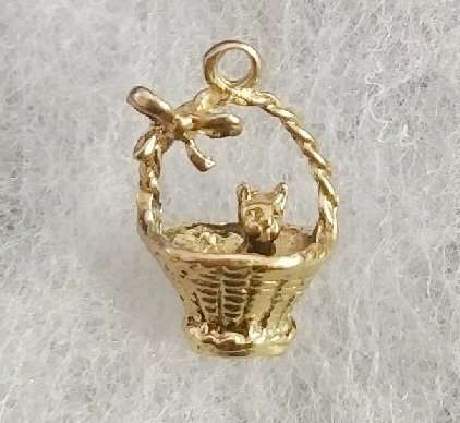 ***IN STOCK!!*** 9CT SOLID GOLD CHARM CAT IN BASKET