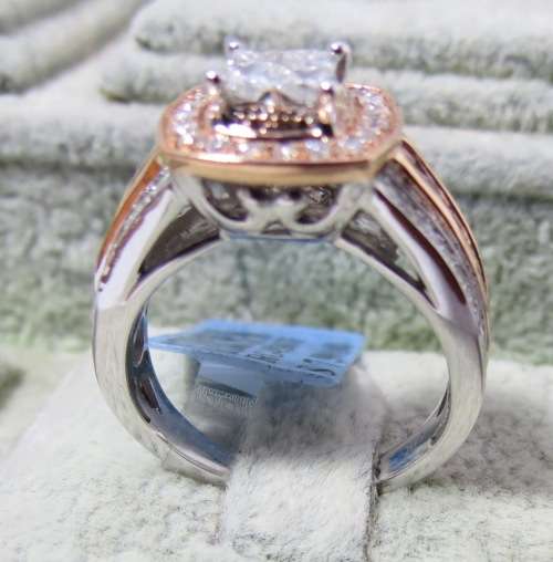 ***IN STOCK***1.05CT DIAMOND TWO TONE QUAD HEAD ENGAGEMENT RING WITH PINK BASKET