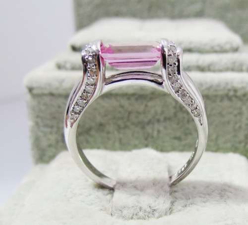 ***IN STOCK***GORGEOUS TOURMALINE AND DIAMOND SOLID 14 CT GOLD RING