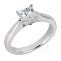 "IN STOCK"   "CERTIFIED VALUE R55 900!!!"  Genuine 18K WHITE Gold 0.55ct diamond engagement ring