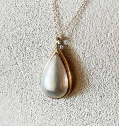 ***IN STOCK***10K Solid Yellow chain - 45 cm with beautiful teardrop mabe pearl