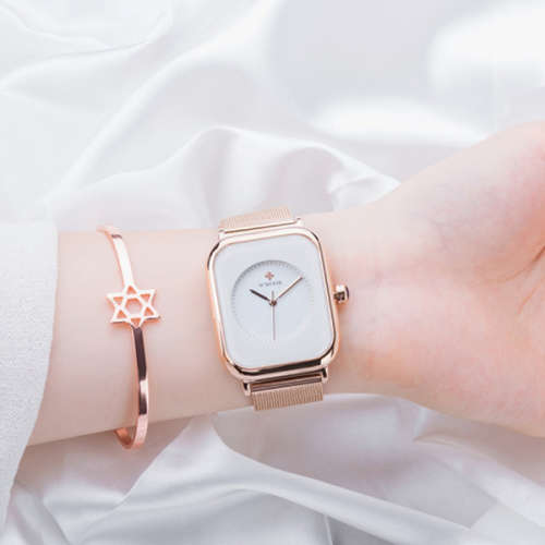 W WOOR watch