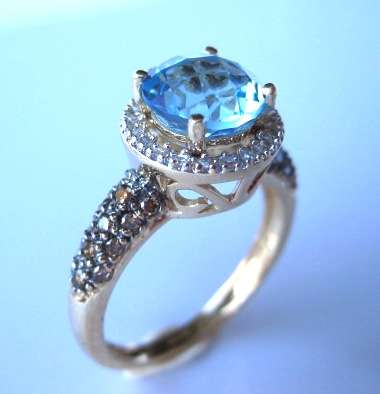 ***R18 650*** SUPERB 9CT GOLD TOPAZ & .50 DIAMOND RING