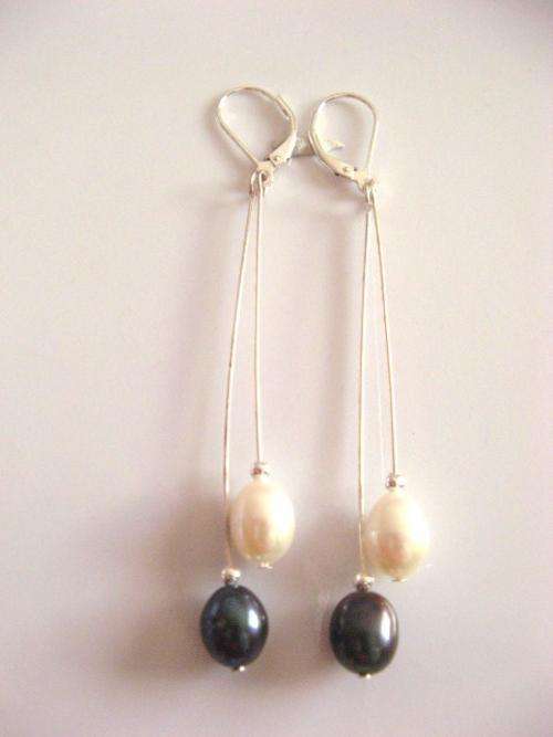 **R499** White & Black rice pearl, 925 sterling silver earrings