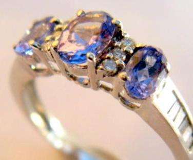 ***R19 330*** 9CT GOLD TANZANITE & DIAMOND RING N