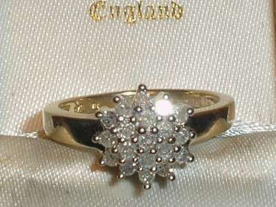 LOVELY 9CT SOLID GOLD .25ct DIAMOND CLUSTER RING  -  J