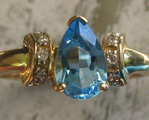 SUPERB 9CT GOLD BLUE TOPAZ & DIAMOND RING SIZE N