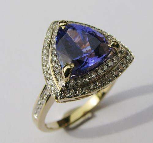***R72 000*** HUGE!!! 3.70ct IF Tanzanite and Diamond 14Kt Y/Gold Diamond Ring