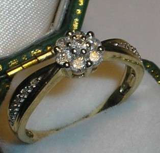 LOVELY 9CT SOLID GOLD .25ct DIAMOND CLUSTER RING - Size 6
