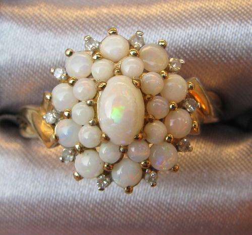 9CT GOLD REAL OPAL & DIAMOND CLUSTER RING T