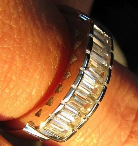 ***MONEY- BACK GUARANTEE*** Solid stamped 925 silver and CZ ring - size 8