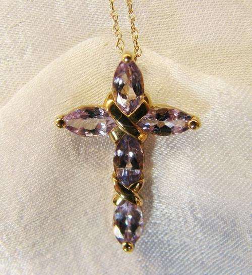 **R18 347** 9CT GOLD TANZANITE PENDANT & CHAIN
