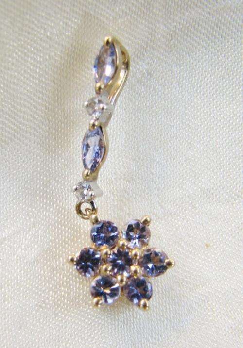 ***R3 500*** SUPERB 9CT GOLD TANZANITE & DIAMOND PENDANT