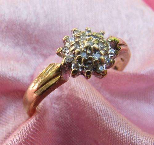 ***R12 900*** 9CT GOLD REAL DIAMOND CLUSTER RING