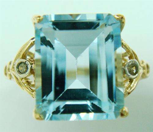***BEAUTIFUL AND DAINTY*** SPARKLING 9KT YELLOW GOLD BLUE TOPAZ & DIAMOND RING