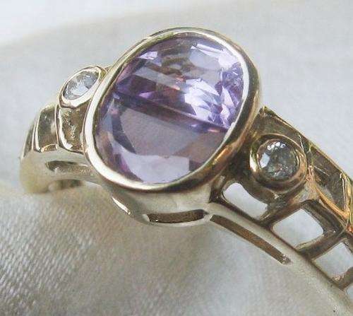 ***MONEY-BACK GUARANTEE*** A FINE 9CT YELLOW GOLD AMETHYST AND DIAMOND LADIES RING SIZE N