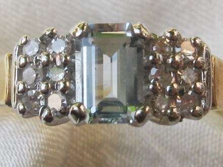 ***MONEY-BACK GUARANTEE*** A FINE 9CT YELLOW GOLD AQUAMARINE & DIAMOND RING SIZE L