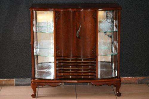 WOW!!! ANTIQUE SHOW CASE WITH CURVED GLASS & NICE DOORS PLUS A VALVE RADIO & RECORDPLAYER THAT WORKS