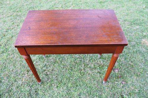 SMALL VINTAGE TABLE WITH REMOVIBLE LEGS