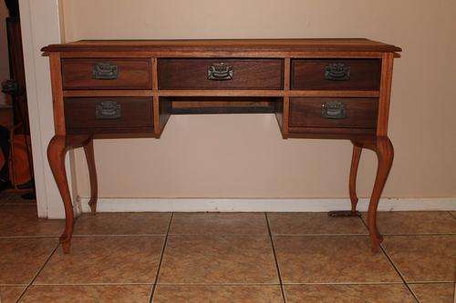 SOLIDWOOD VINTAGE TABLE WITH FIVE DRAWERS,WILL LOOK GOOD IN PASSAGE CLOSE TO A ENTRANCE