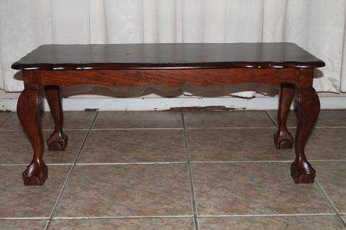 VINTAGE BALL & CLAW LOUNGE TABLE,STUNNING AND BEAUTIFULL TABLE TO HAVE