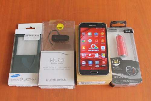 One month old mint condition Samsung Galaxy S 5 with original new accessories