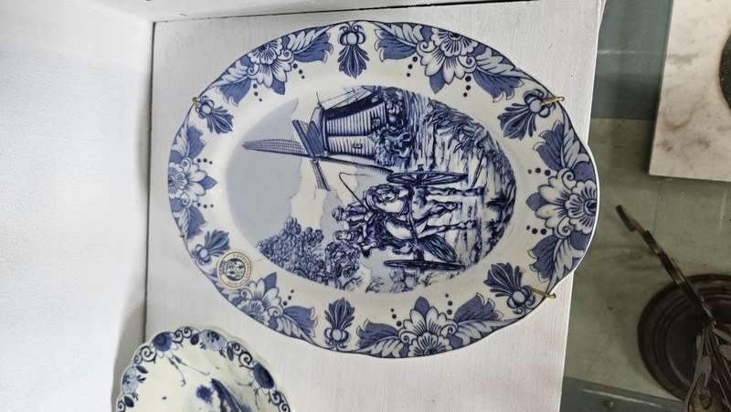 Beautiful Oval delft plate