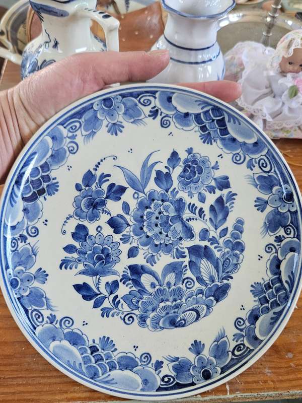 Beautiful early Vintage Delft blaauw side plate