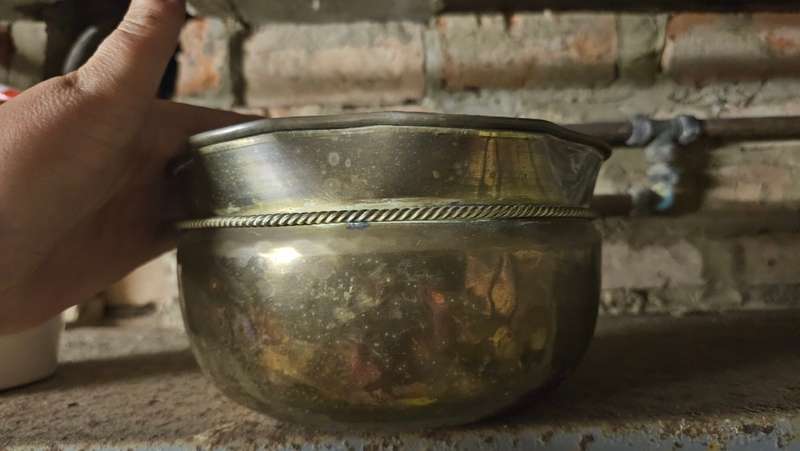 Vintage brass planter