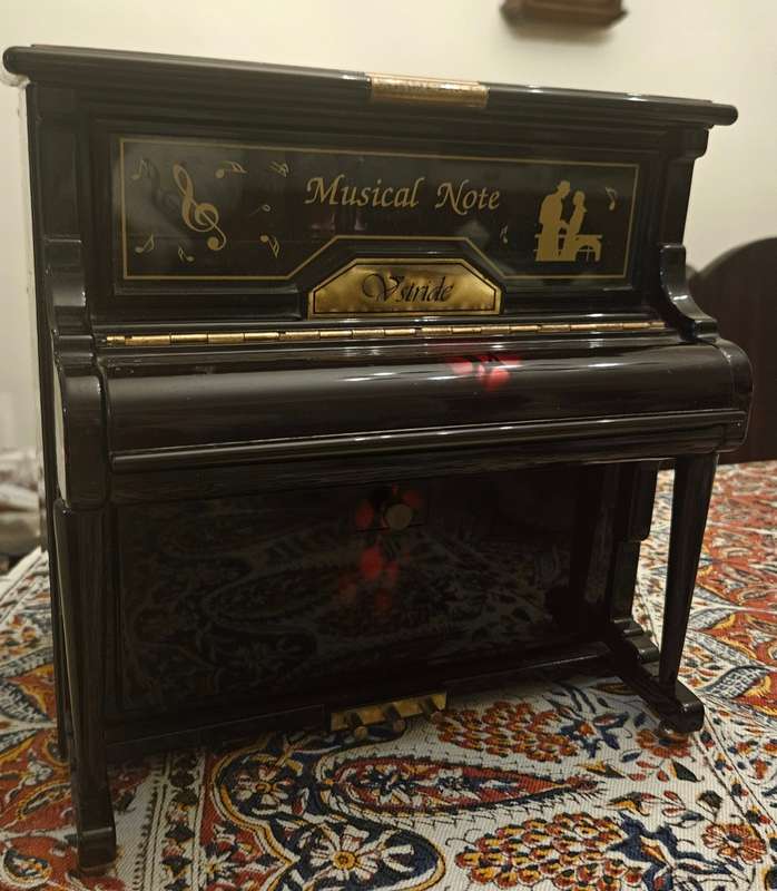 Vintage Piano Music/Jewelry Box Keepsake Black Laquer Storage