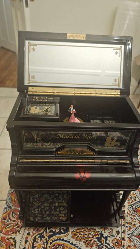 Vintage Piano Music/Jewelry Box Keepsake Black Laquer Storage